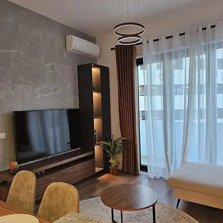 Deluxe Flat With Garden_tirana Daire *